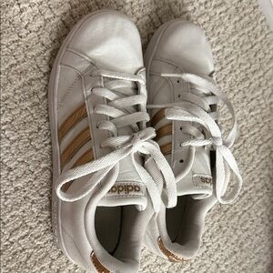 Adidas Kids White and Bronze Sneakers